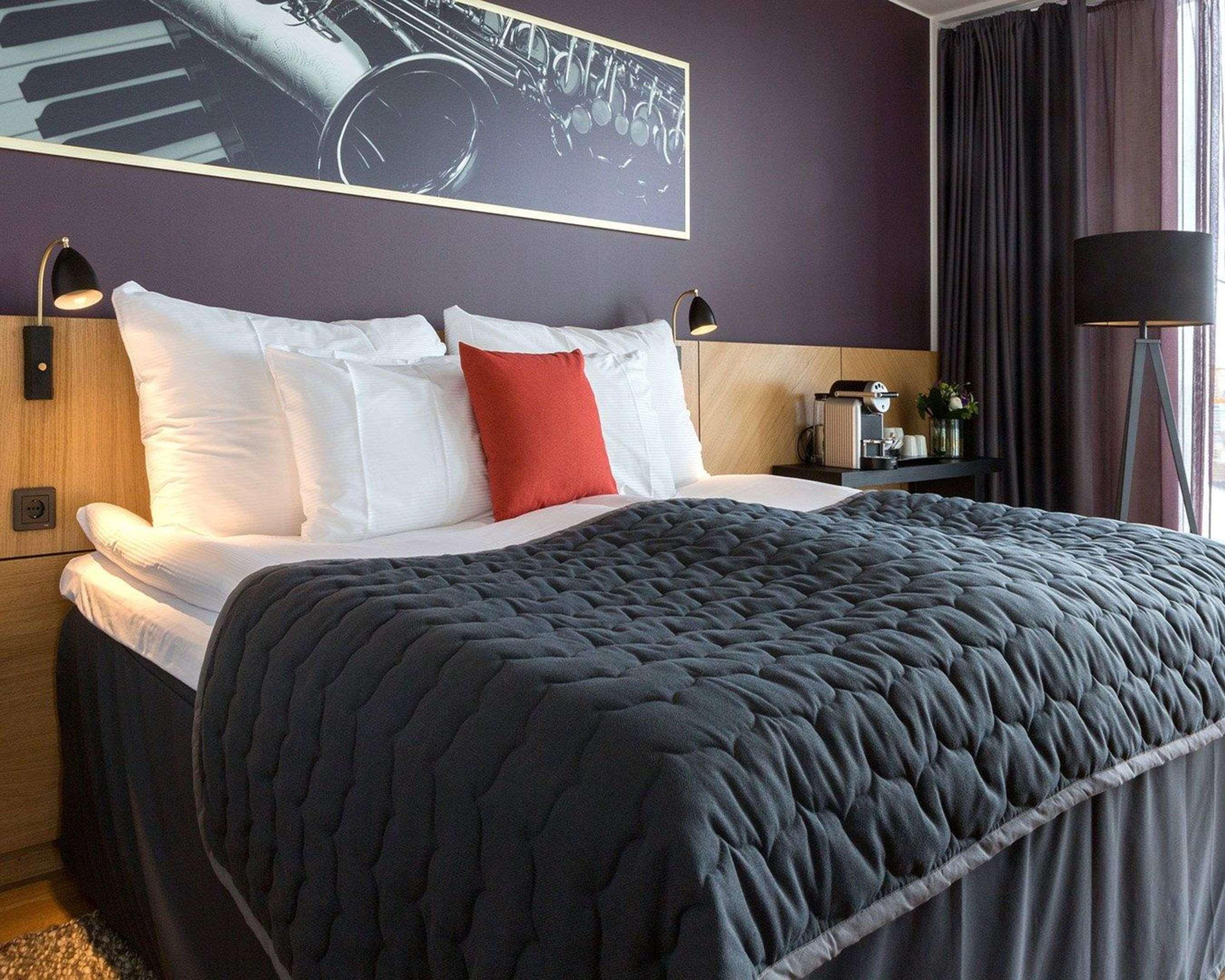 Clarion Live 4*